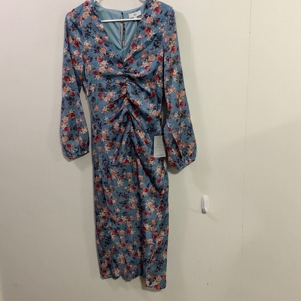 NSR (Napean Sea Road) blue floral dress Ruched in middle slit in front Sz Small